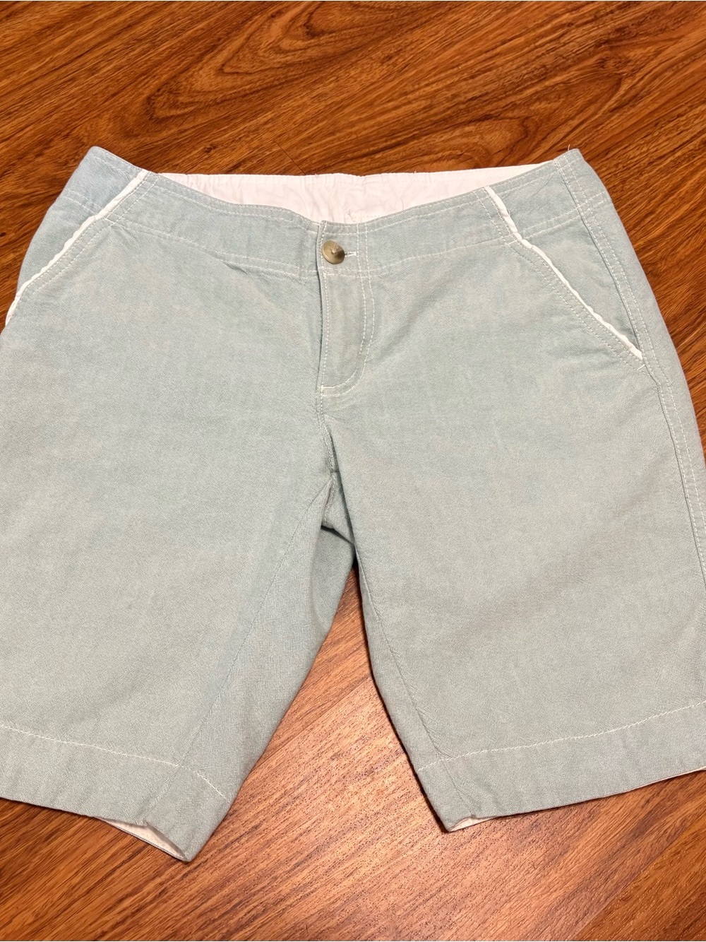 Women’s Columbia PFG Light Sage Casual Bermuda Shorts size 4/10L 30” waist